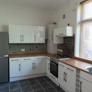 2 bedroom flat in High Town Road, Pembrokeshire, Wales (2 bed) - Image 3