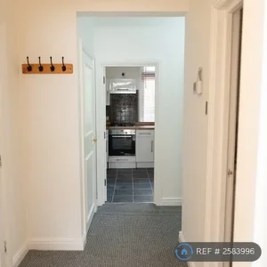 2 bedroom flat in High Town Road, Pembrokeshire, Wales (2 bed) - Image 5