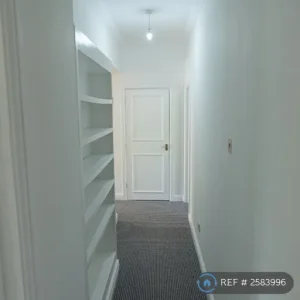 2 bedroom flat in High Town Road, Pembrokeshire, Wales (2 bed) - Image 6