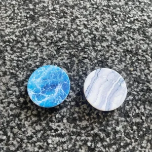 Two Pop Sockets