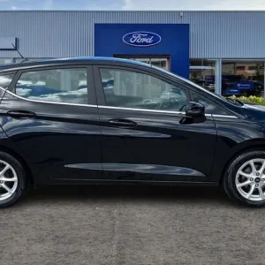 2019 Ford Fiesta 1.1 Zetec 5-door manual hatchback - Image 3