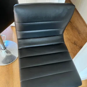 Two swivel bar stools - Image 4