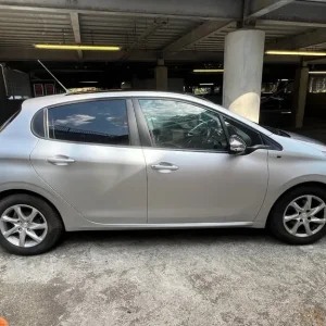 Peugeot 208 2014 hatchback manual 1199cc 5-door - Image 7