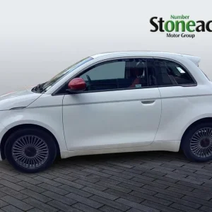 2022 Fiat 500e Red Hatchback - Image 5