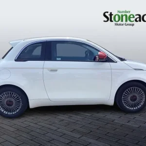 2022 Fiat 500e Red Hatchback - Image 7
