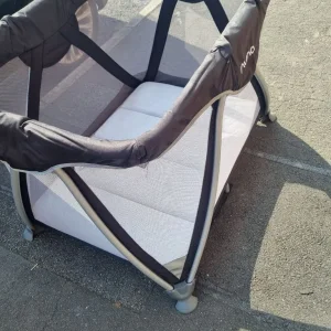 Nuna travel cot - Image 3