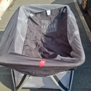 Nuna travel cot - Image 5
