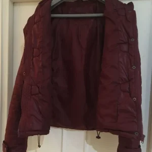Primark ladies burgundy anorak size 12 - Image 2