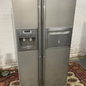 Samsung 3-door grey fridge with water and ice dispenser - Image 2
