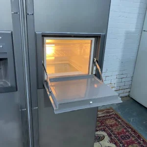 Samsung 3-door grey fridge with water and ice dispenser - Image 3