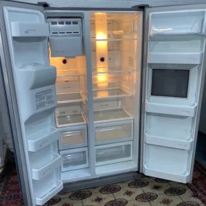 Samsung 3-door grey fridge with water and ice dispenser - Image 6