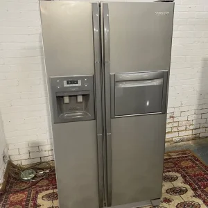 Samsung 3-door grey fridge with water and ice dispenser - Image 7