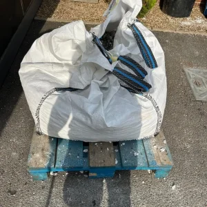Stone chippings just under half ton bag - Image 4