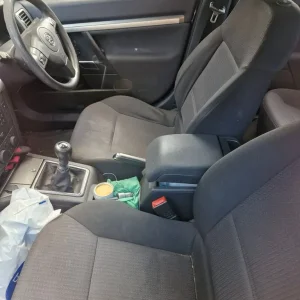 2008 Vauxhall Vectra Hatchback Manual - Image 4