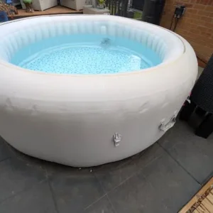 Paris Lay-z-spa hot tub - Image 5