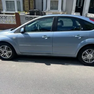 Ford Focus Ghia 1.6 Automatic 2006 - Image 2