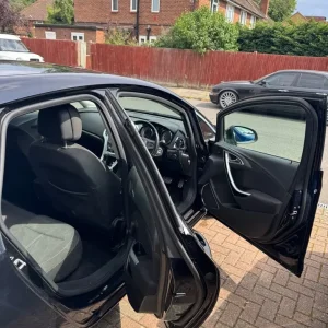 2011 Vauxhall Astra Hatchback 1598cc 5-door - Image 4