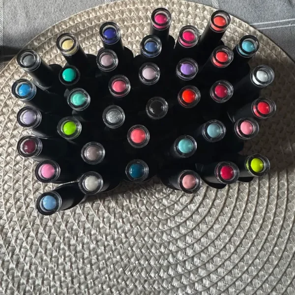 Manicure company gel polishes