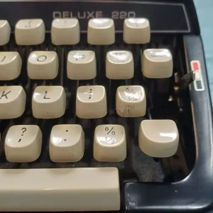 Brother Deluxe 220 Portable Typewriter Vintage Black with Hard Case - Image 4