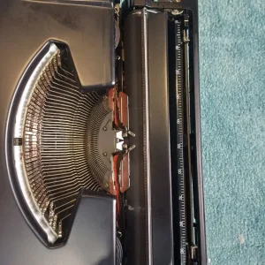 Brother Deluxe 220 Portable Typewriter Vintage Black with Hard Case - Image 7