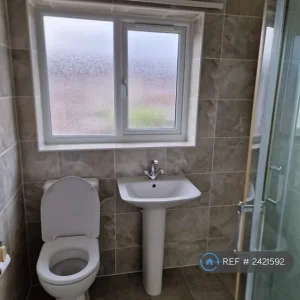 3 bedroom house in Dalefield Avenue, Gloucestershire, England - Image 3