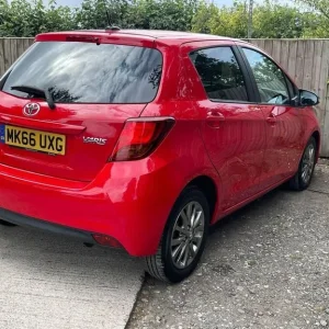 2016 Toyota Yaris 1.4 D-4D Icon Euro 6 5-door Hatchback Diesel Manual - Image 8