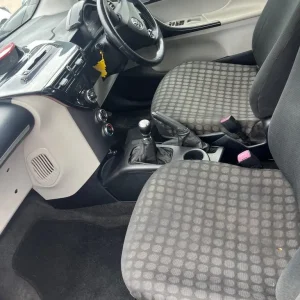TOYOTA IQ 1.0 VVT-i 2011 - Image 6