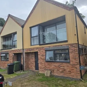 3 bedroom end terrace in Saxon Way, Wychbold