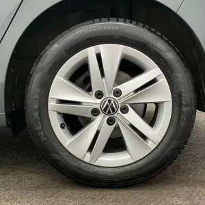 2022 Volkswagen Golf 1.5 TSI Life 5-door Hatchback Petrol Manual - Image 8