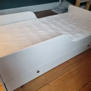 Toddler bed with mattress and storage drawer