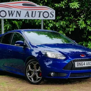 2014 Ford Focus 2.0T EcoBoost ST-2 Euro 5 5-door hatchback petrol manual