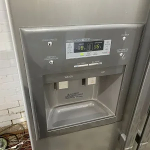 Samsung Grey American 3-Door Fridge Freezer with Water and Ice Dispenser - Image 3