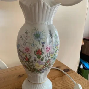 Aynsley Wild Tudor china table lamp and shade - Image 3
