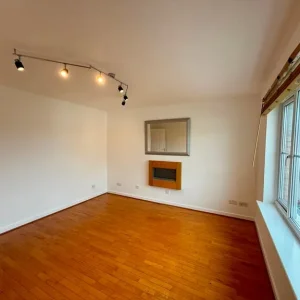 2 bedroom flat in Tullis Gardens - Image 3