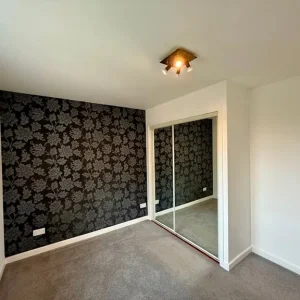 2 bedroom flat in Tullis Gardens - Image 5