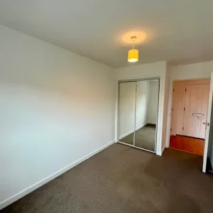 2 bedroom flat in Tullis Gardens - Image 7