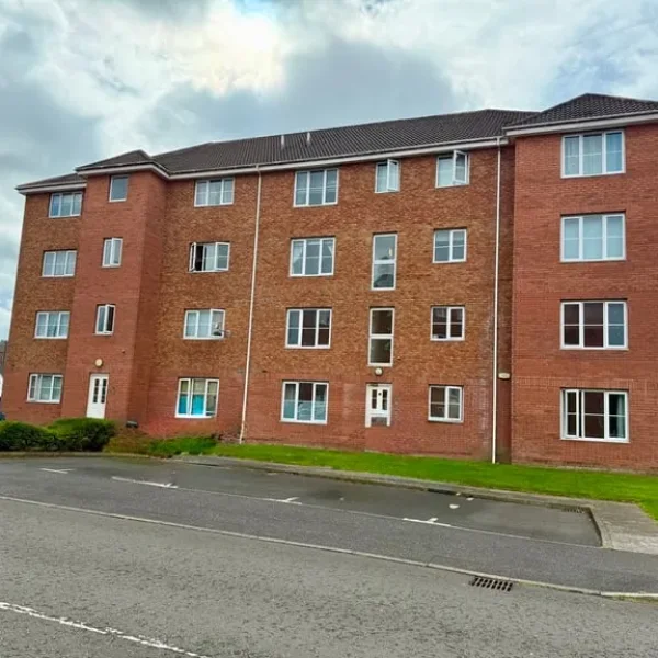 2 bedroom flat in Tullis Gardens