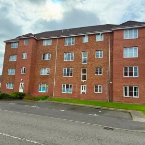 2 bedroom flat in Tullis Gardens