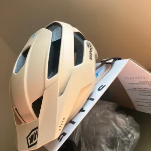 Altis 100% mountain bike helmet size small-medium - Image 5
