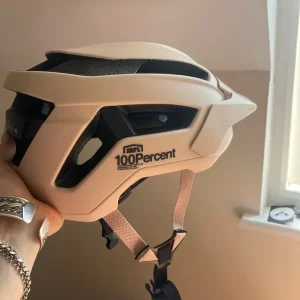 Altis 100% mountain bike helmet size small-medium - Image 7