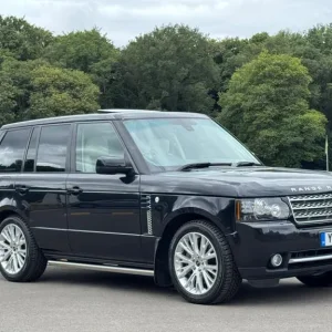 RANGE ROVER VOGUE 4.4 TDV8 DIESEL 4X4 AUTO 2012 SANTORINI BLACK - Image 2