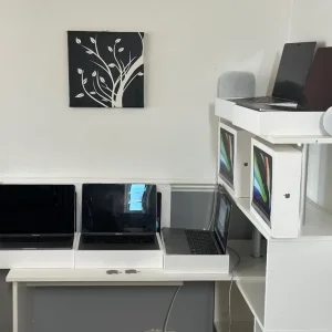 Apple MacBook Pro M2 - Image 6