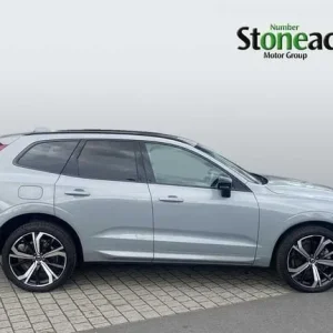 2024 Volvo XC60 B5 Ultimate AWD Hybrid - Image 3
