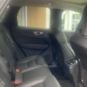 2024 Volvo XC60 B5 Ultimate AWD Hybrid - Image 6