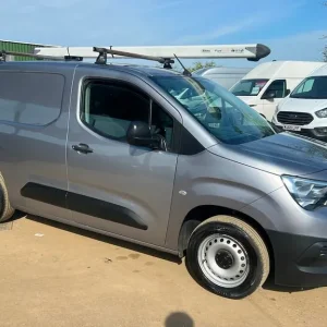 2019 Vauxhall Combo 1.6 Turbo D 2000 Edition Panel Van - Image 2