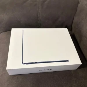 Apple MacBook 2022 M2