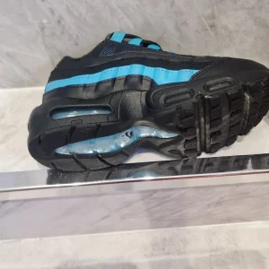 Kids 13.5 Nike Air Max 95 - Image 2