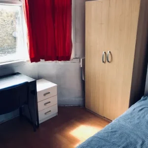 Large furnished single room with all bills included - Image 2
