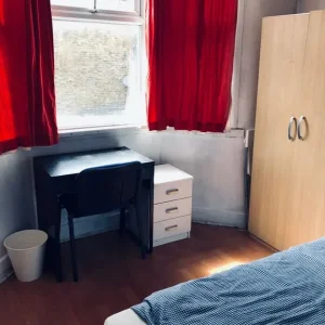 Large furnished single room with all bills included - Image 3