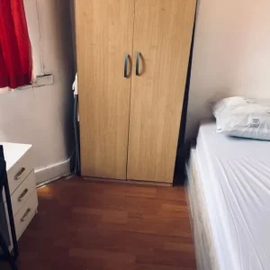 Large furnished single room with all bills included - Image 5